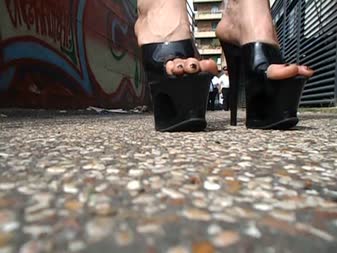 Miss Wagon Vegan Smoking Feet Fetish Trash Clips - Miss Wagon Nel Vicolo Con I Zoccoloni Neri Di Satana 666