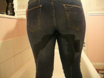 Princess Lizzys Clips - Wetting My Jeans