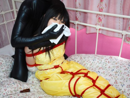 Abducted Lady - A lady wearing yellow dress is bound and gagged.

scene1: struggling in bondage
scene2: choroformed
scene3: confined in a prison

genre: damsels in distress (female bondage)
model: aina